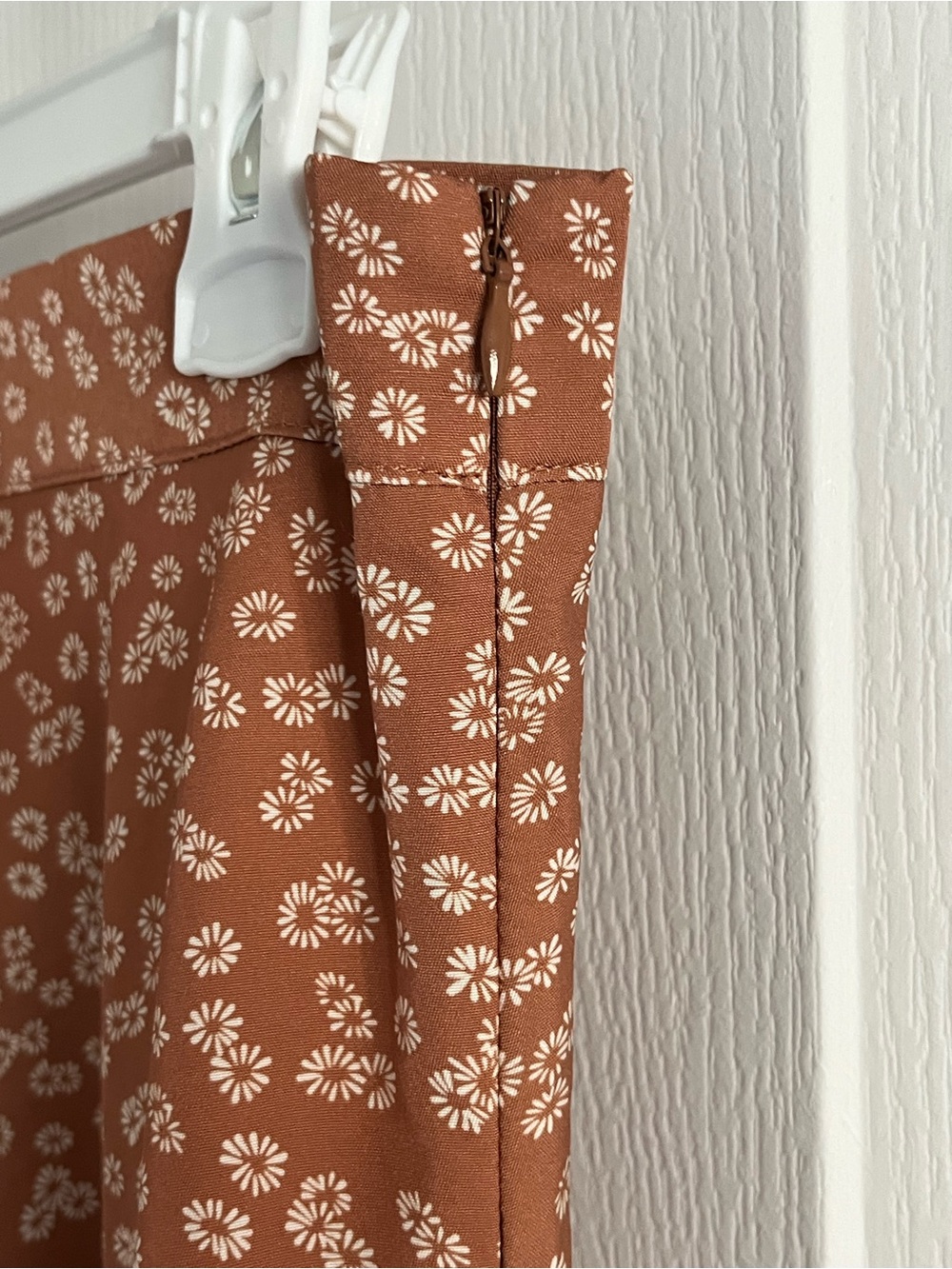 SHIEN Rust Floral Midi Skirt Size L Slit A-Line Flowy - Picture 6 of 9